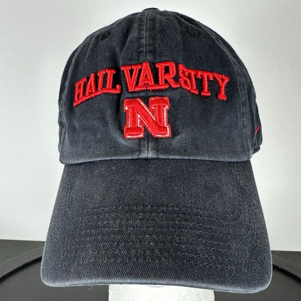 Vintage Nike Nebraska Cornhuskers Hail Varsity 73,918 Memorial Stadium Hat Cap